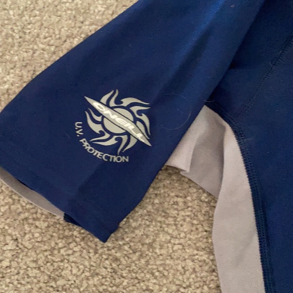 O’Neil Surf or Swim Shirt - Picture 3 of 5